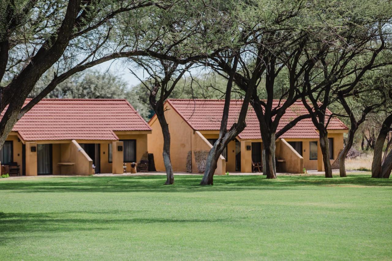 ווינדהוק Okapuka Safari Lodge מראה חיצוני תמונה